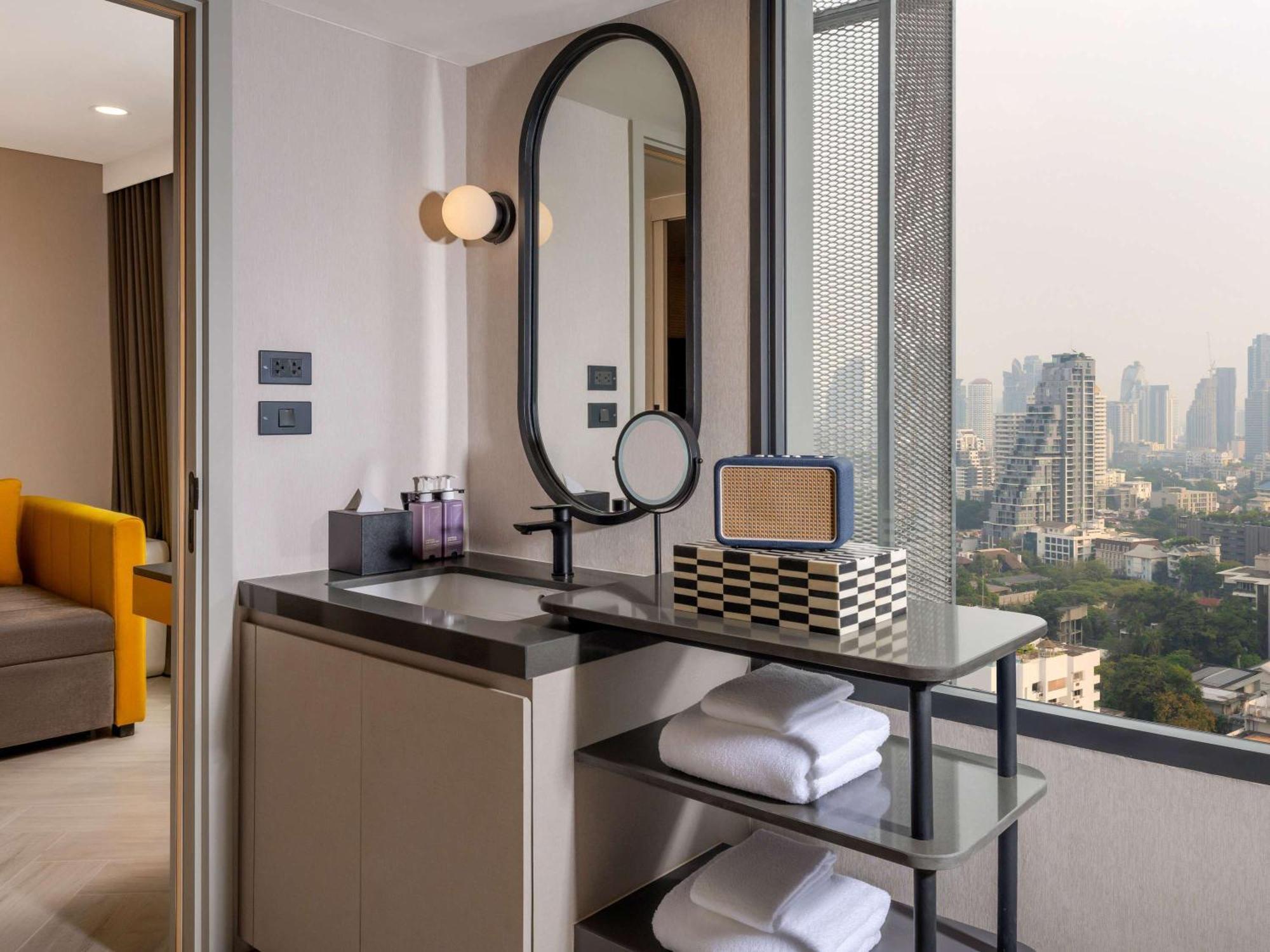 Tribe Living Bangkok Sukhumvit 39 By Accorhotels エクステリア 写真